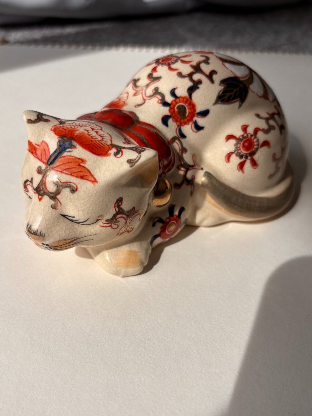 Vintage Imari Japanese Porcelain Sleeping Cat Figurine Hand Painted